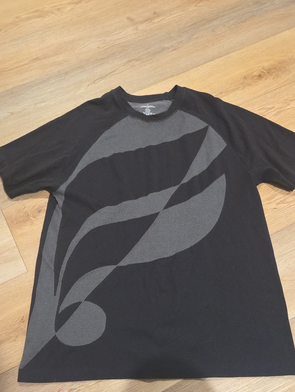 Fabletics Black and Gray Short Sleeve Graphic Tee